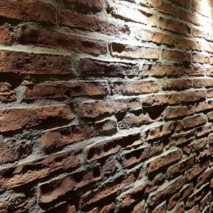 New yorker væg med murstensskaller, Keramos
